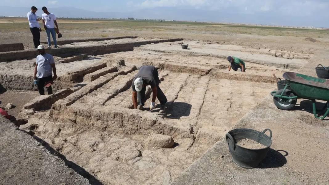 Hatay’da Zamanı Durduran Keşif! 7 Bin 200 Yıllık Ayak İzleri Bulundu 6